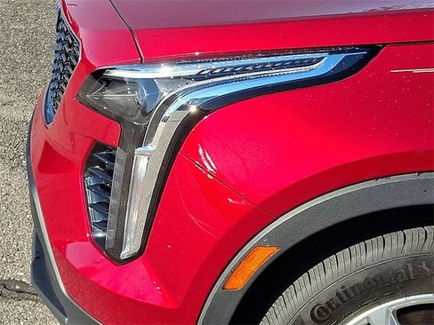 Used 2019 Cadillac XT4 Luxury w/ Cold Weather Package image 28