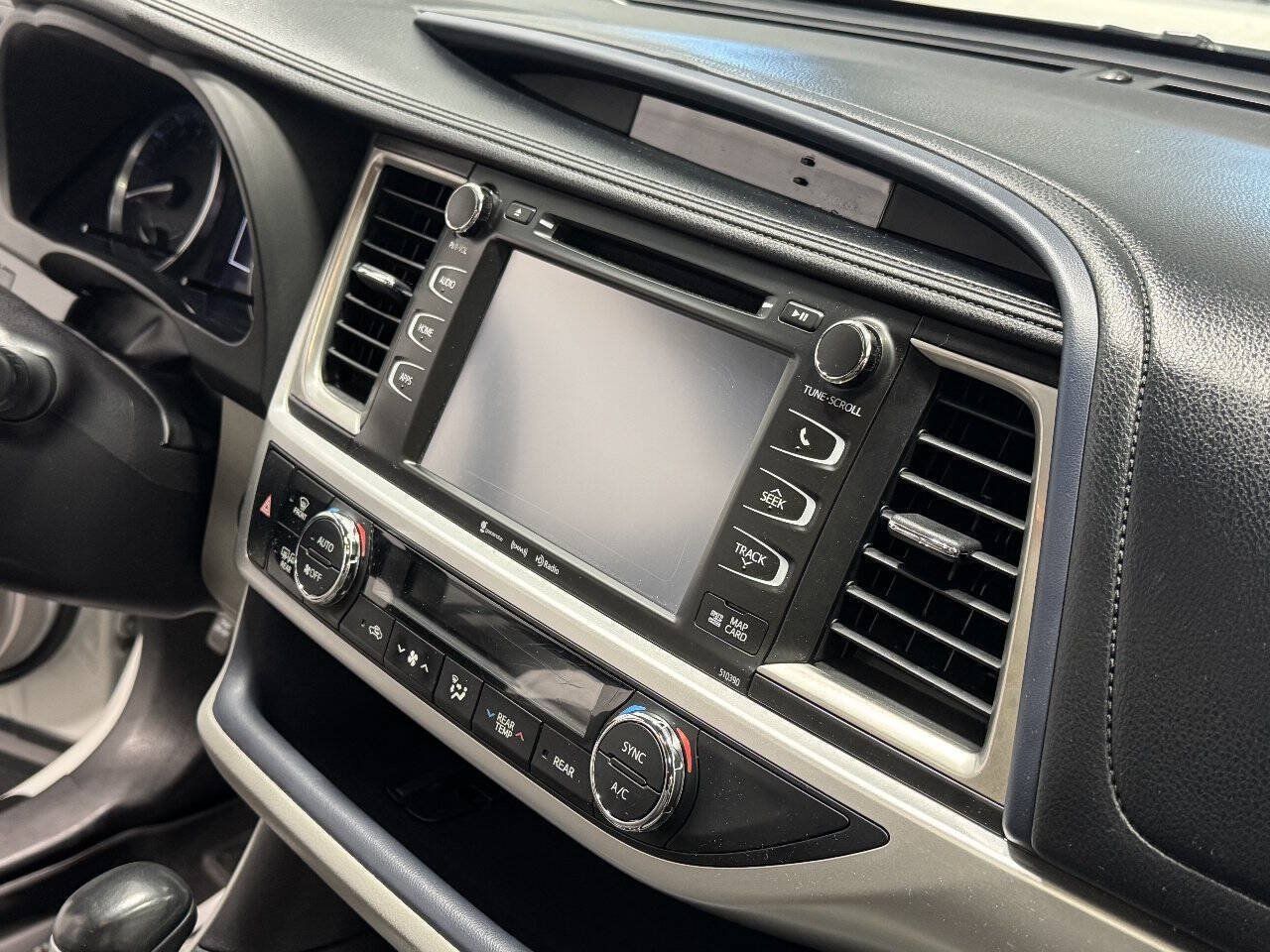 Used 2019 Toyota Highlander XLE AWD/4WD image 20
