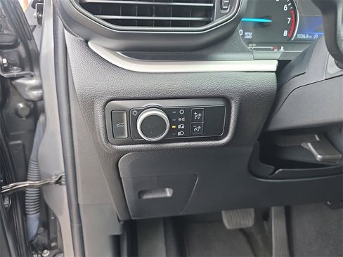 Used 2024 Ford Explorer XLT image 20