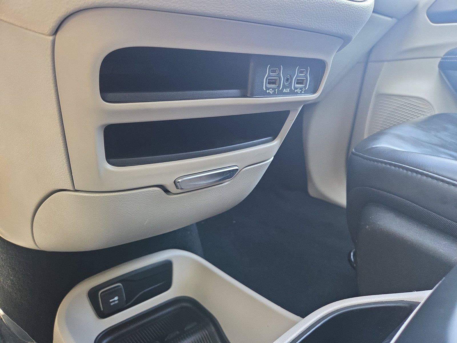 Used 2023 Chrysler Pacifica Touring-L FWD image 21