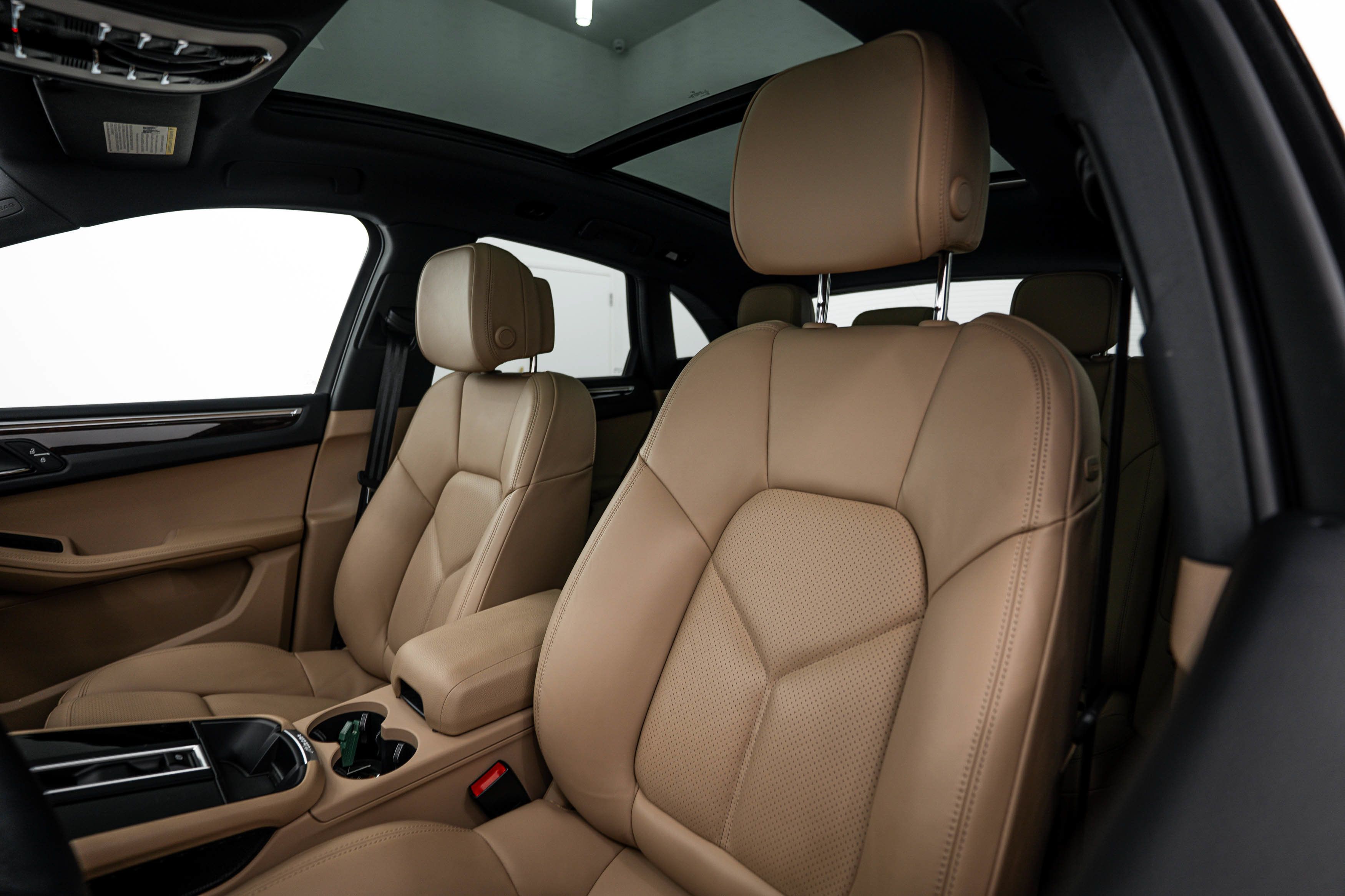 Certified 2023 Porsche Macan AWD/4WD image 19