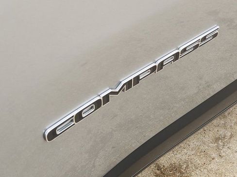 Used 2021 Jeep Compass Limited image 9