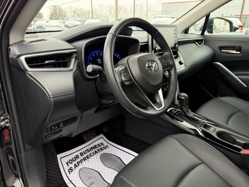 Used 2022 Toyota Corolla Cross XLE image 13