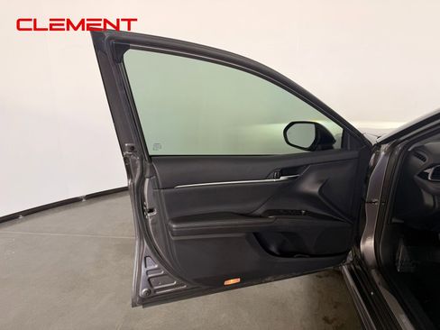 Used 2023 Toyota Camry XSE FWD image 12