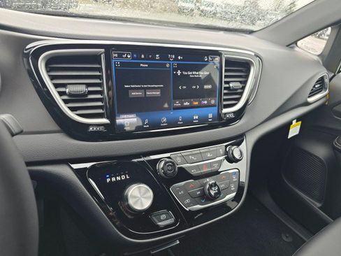 New 2026 Chrysler Voyager LX FWD image 32