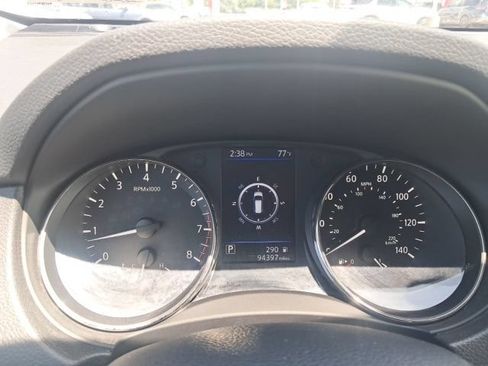 Used 2018 Nissan Rogue SV w/ Premium Package AWD/4WD image 22