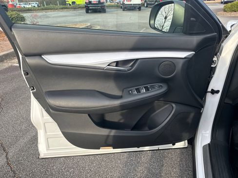 Used 2021 INFINITI QX50 Luxe image 10