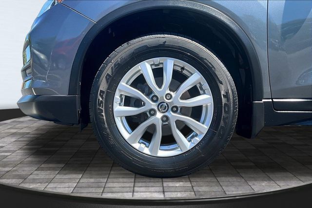 Used 2017 Nissan Rogue SV AWD/4WD image 33