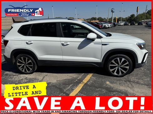 Used 2023 Volkswagen Taos SE image 9