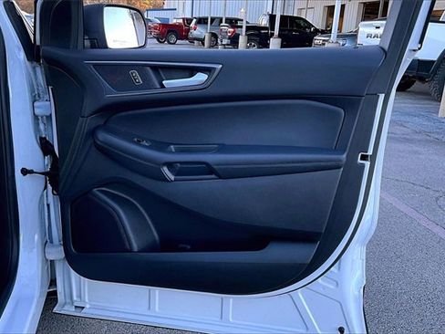 Used 2021 Ford Edge SE image 28