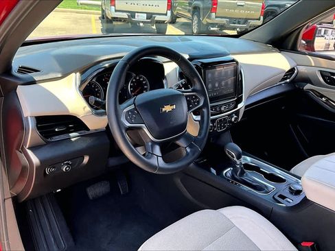 Used 2023 Chevrolet Traverse LT FWD image 15