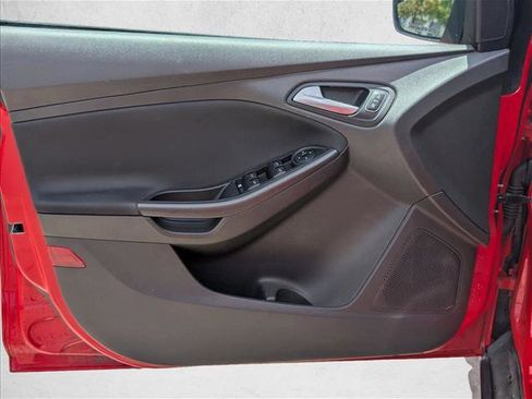 Used 2017 Ford Focus SEL w/ Cold Weather Package FWD image 13