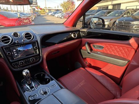 Used 2017 Bentley Bentayga AWD/4WD image 41