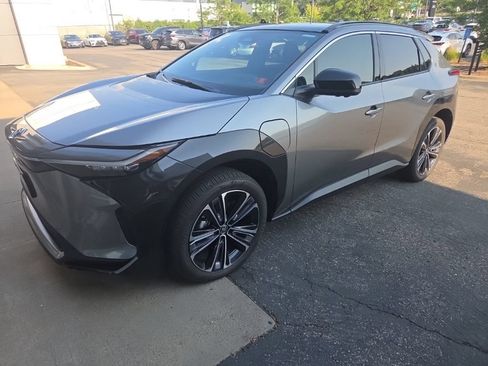 Used 2024 Toyota bZ4X AWD w/ Weather Package image 4