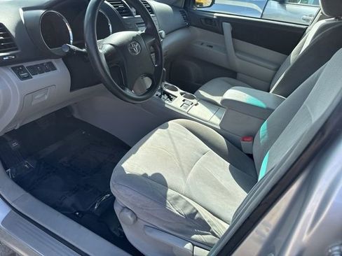 Used 2011 Toyota Highlander 2WD image 25
