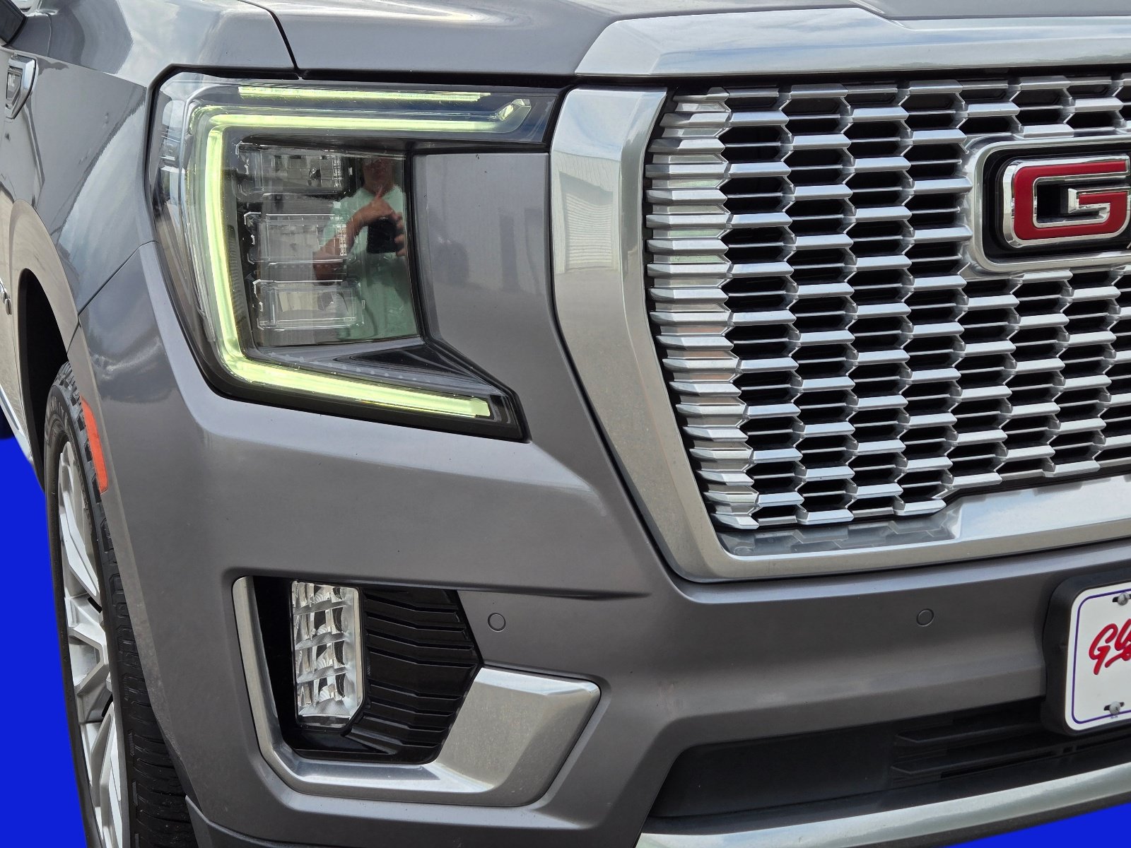 Used 2022 GMC Yukon XL Denali w/ Denali Premium Package AWD/4WD image 3