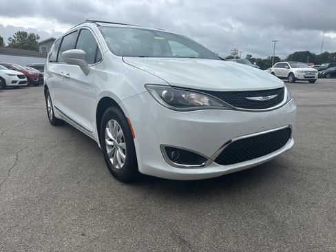 Used 2017 Chrysler Pacifica Touring-L image 24
