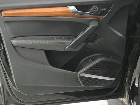 Used 2024 Audi Q5 e Prestige w/ Prestige Package image 8