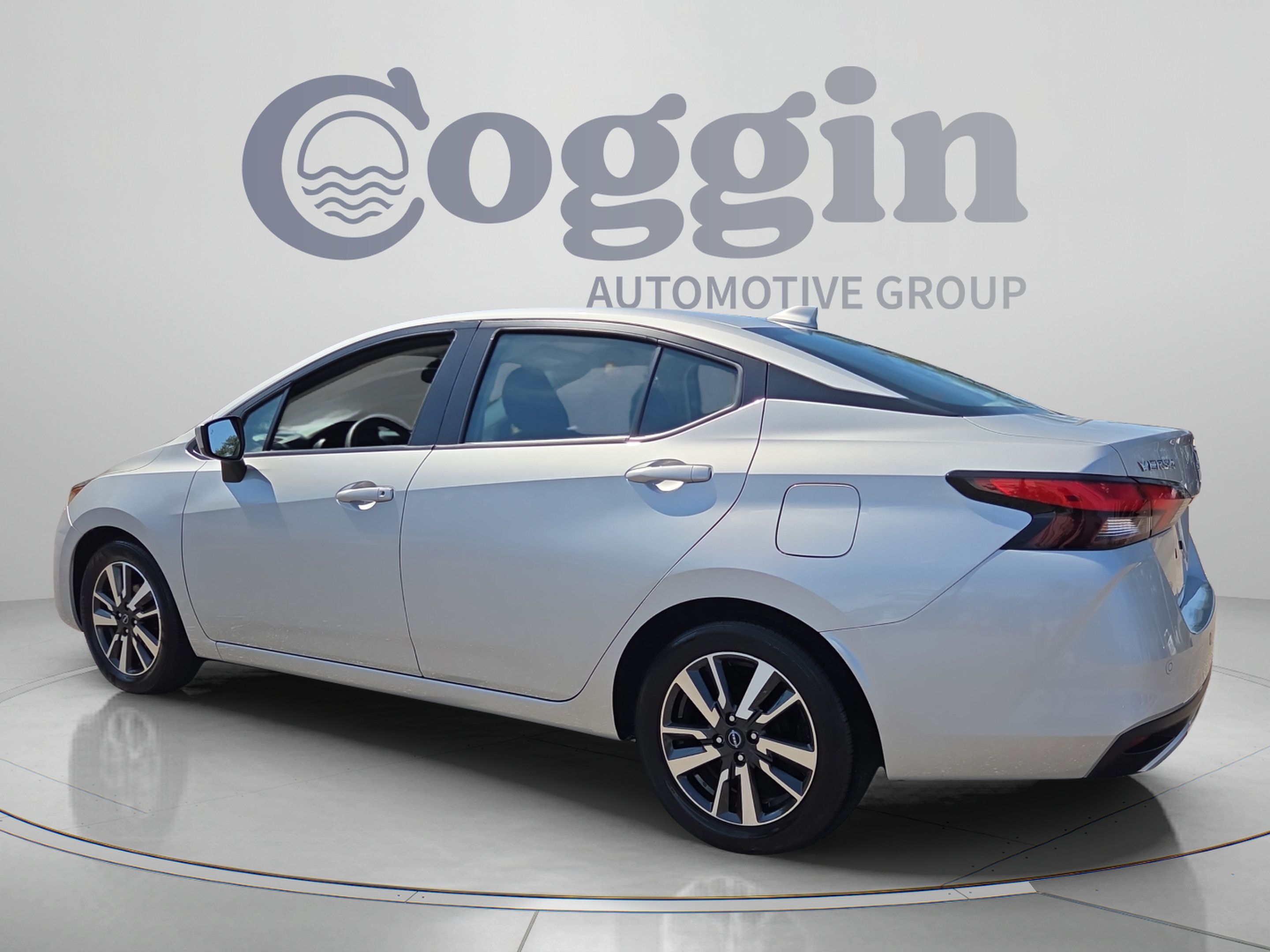 Used 2025 Nissan Versa SV FWD image 3