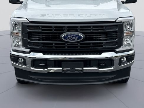New 2026 Ford F350 XL w/ XL Chrome Package image 40