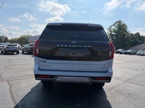 Used 2025 Ford Expedition Max Platinum w/ Platinum Ultimate Package AWD/4WD image 12