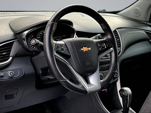 Used 2018 Chevrolet Trax LT w/ LT Convenience Package FWD image 17