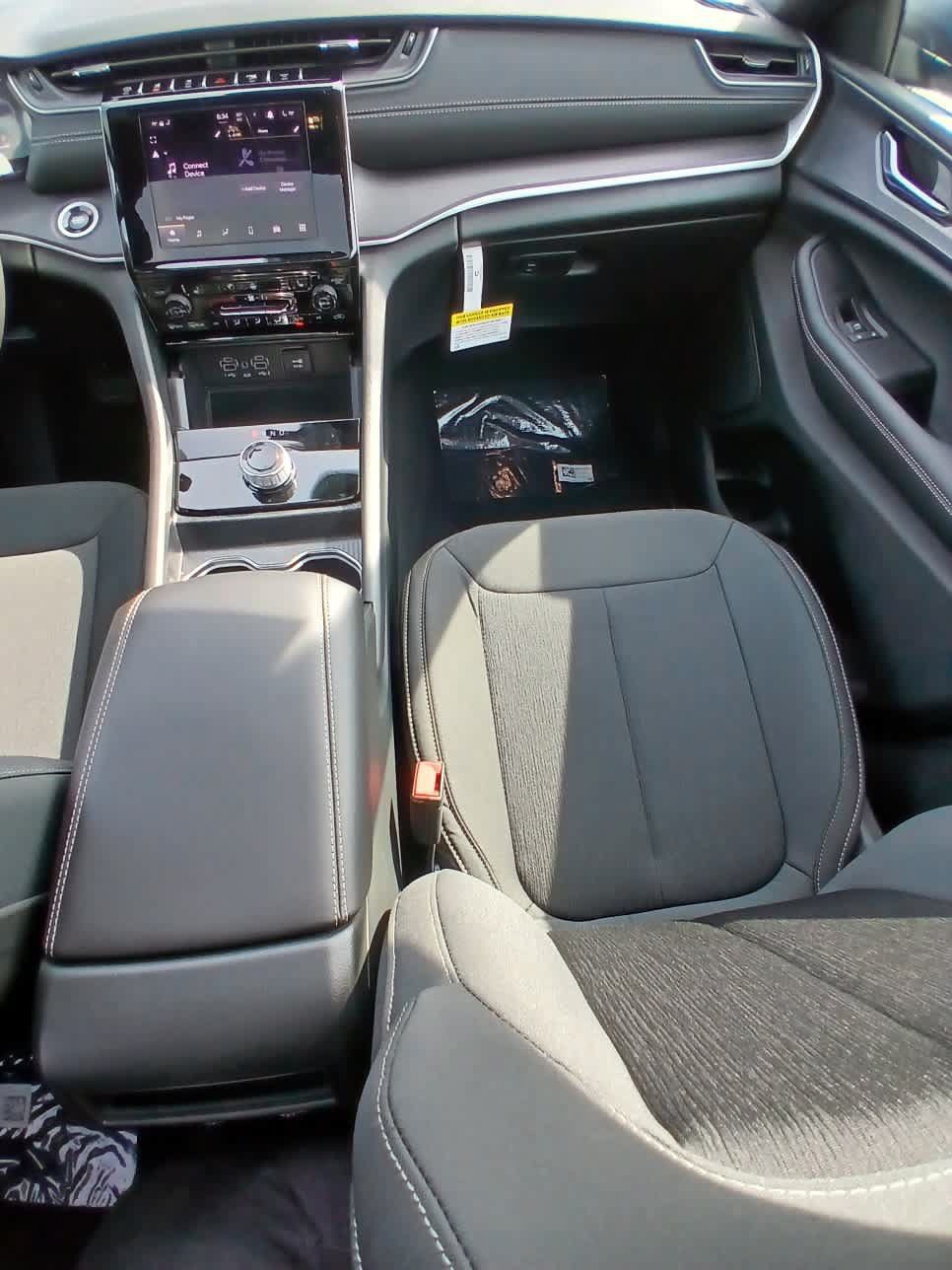New 2025 Jeep Grand Cherokee Laredo X w/ Luxury Tech Group I AWD/4WD image 23