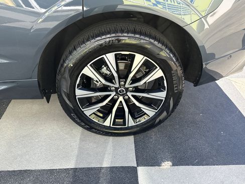 Used 2025 Volvo XC60 B5 Plus image 13