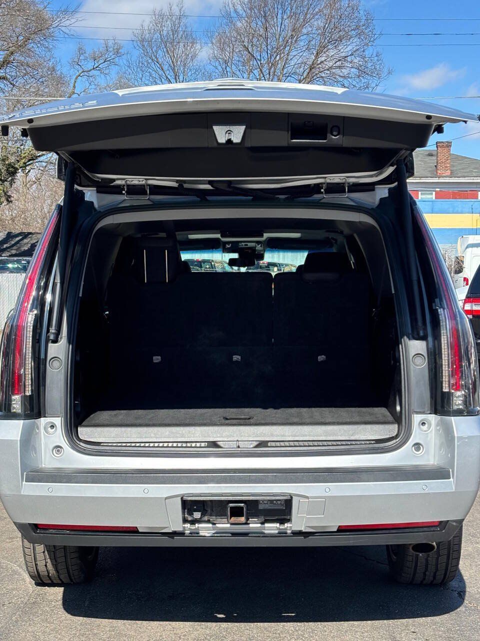 Used 2019 Cadillac Escalade ESV Luxury w/ LPO, Radiant Package AWD/4WD image 16