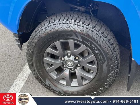 Used 2020 Toyota Tacoma SR5 AWD/4WD image 10