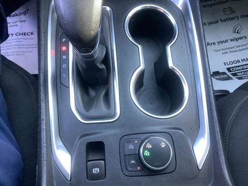 Used 2023 Chevrolet Traverse LT image 19