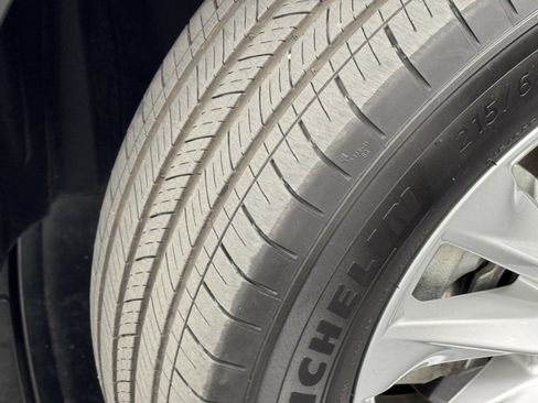 Used 2023 Toyota Corolla Cross LE image 18