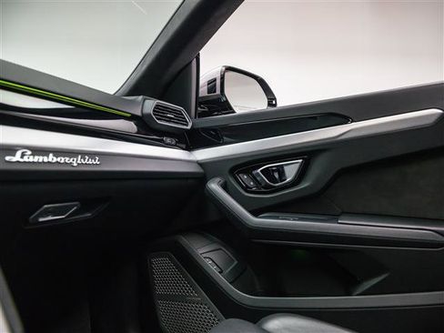 Used 2021 Lamborghini Urus image 35