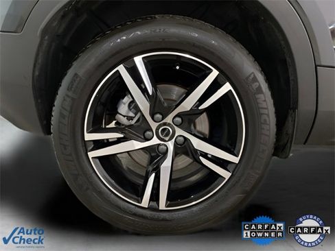 Used 2025 Volvo XC40 B5 Core image 23