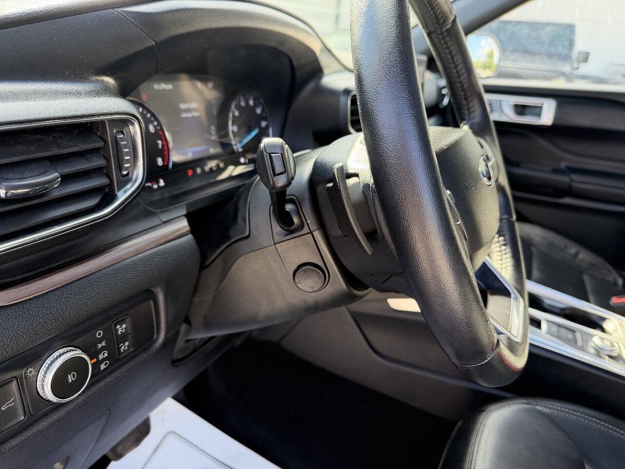 Used 2020 Ford Explorer Limited AWD/4WD image 14