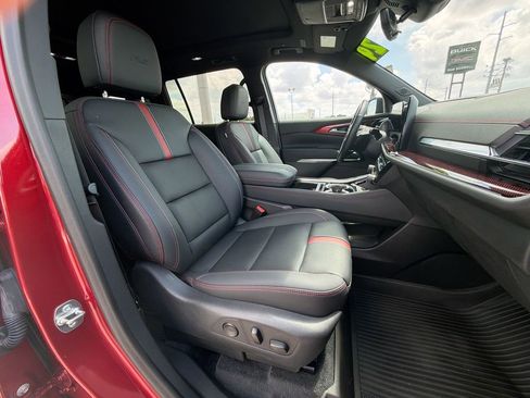 Used 2024 Chevrolet Traverse RS w/ LPO, Floor Liner Package AWD/4WD image 12