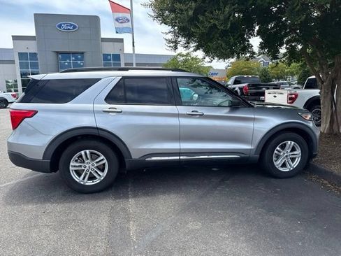 Used 2021 Ford Explorer XLT RWD image 8