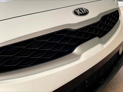 Used 2020 Kia Forte LXS FWD image 29