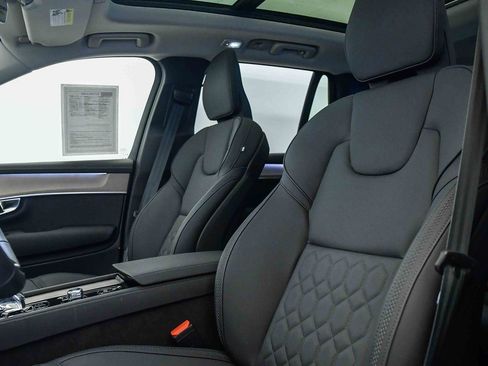 Certified 2025 Volvo XC90 B6 Plus w/ Protection Package Premier image 22