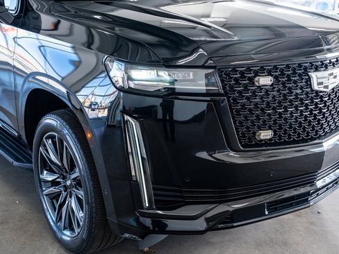 Used 2022 Cadillac Escalade Premium Luxury image 18