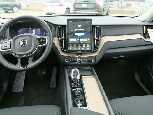 New 2026 Volvo XC60 B5 Core w/ Climate Package image 21