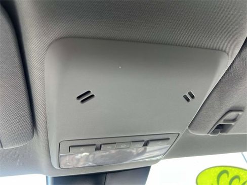 Certified 2022 Chevrolet Trax LT w/ LT Convenience Package image 31