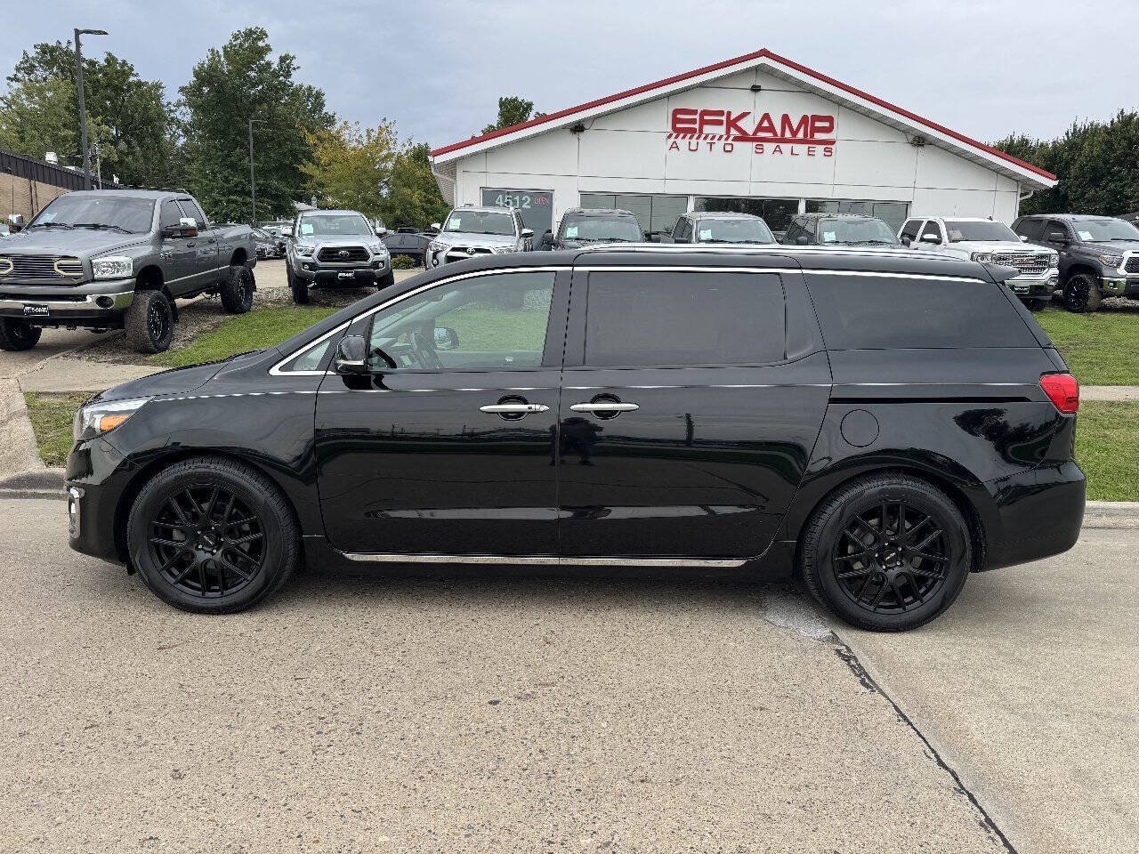 Used 2016 Kia Sedona SX Limited FWD image 2