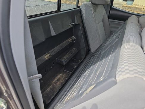 Used 2014 Toyota Tacoma 4x4 Double Cab w/ SR5 Package image 38