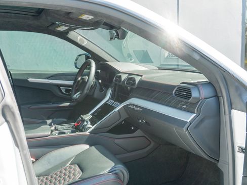 Used 2021 Lamborghini Urus AWD/4WD image 54