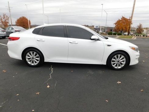 Used 2018 Kia Optima LX w/ 17" Alloy Wheels Package image 2
