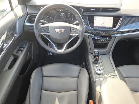 Used 2025 Cadillac XT6 Premium Luxury image 22