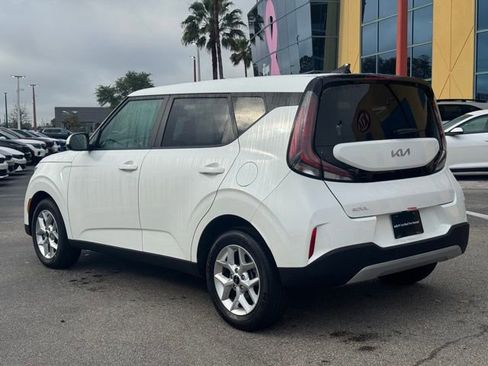 Certified 2025 Kia Soul LX image 5