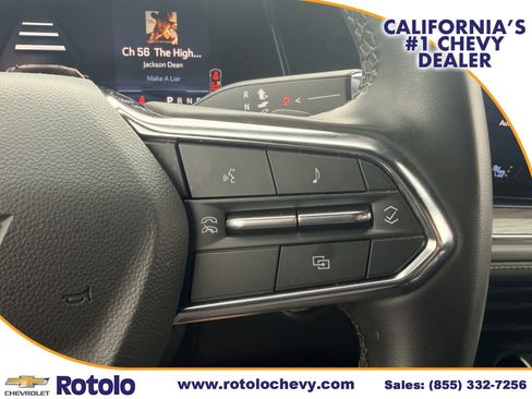 Used 2025 Chevrolet Suburban Z71 AWD/4WD image 23