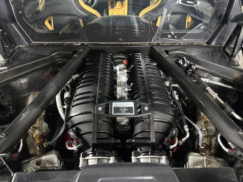 Used 2025 Chevrolet Corvette Z06 RWD image 9